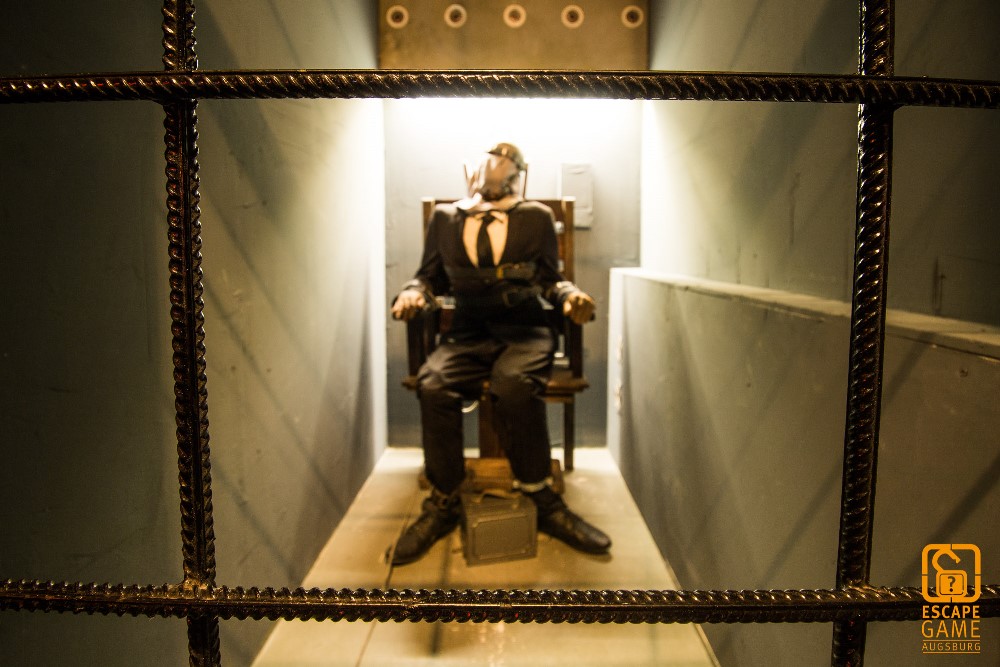 Escape-Game-hinter-Gittern